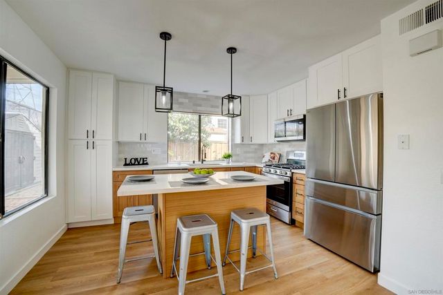 10242 Keoki St, San Diego, CA 92126