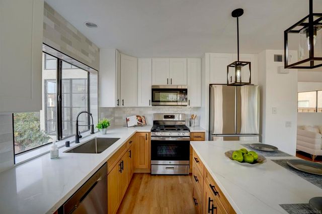 10242 Keoki St, San Diego, CA 92126