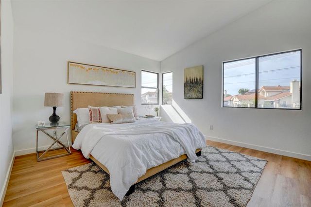 10242 Keoki St, San Diego, CA 92126