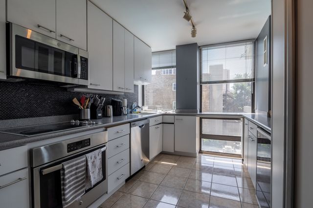 1660 N La Salle Drive 302, Chicago, IL 60614