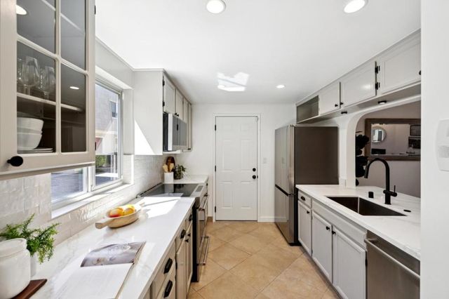 718 Vera Avenue, Redwood City, CA 94061