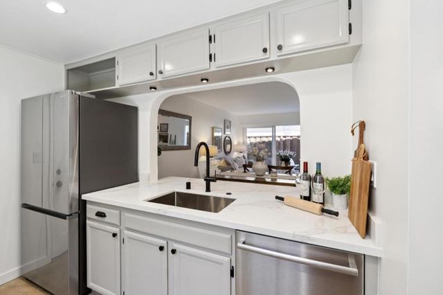 718 Vera Avenue, Redwood City, CA 94061