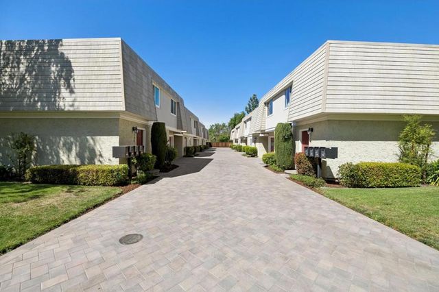 718 Vera Avenue, Redwood City, CA 94061