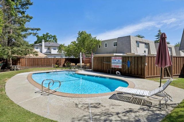 718 Vera Avenue, Redwood City, CA 94061