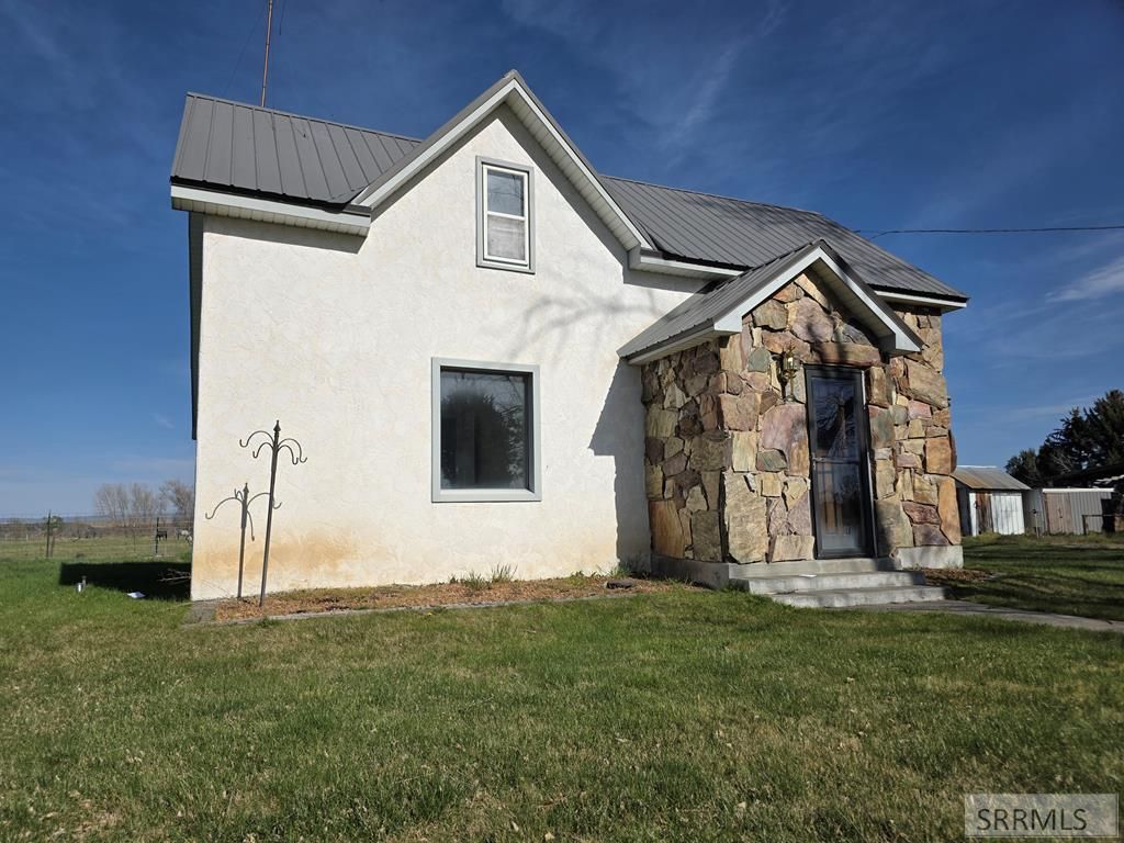 Image 15 of property listing at 6850 S 2000 W, Rexburg, ID 83440