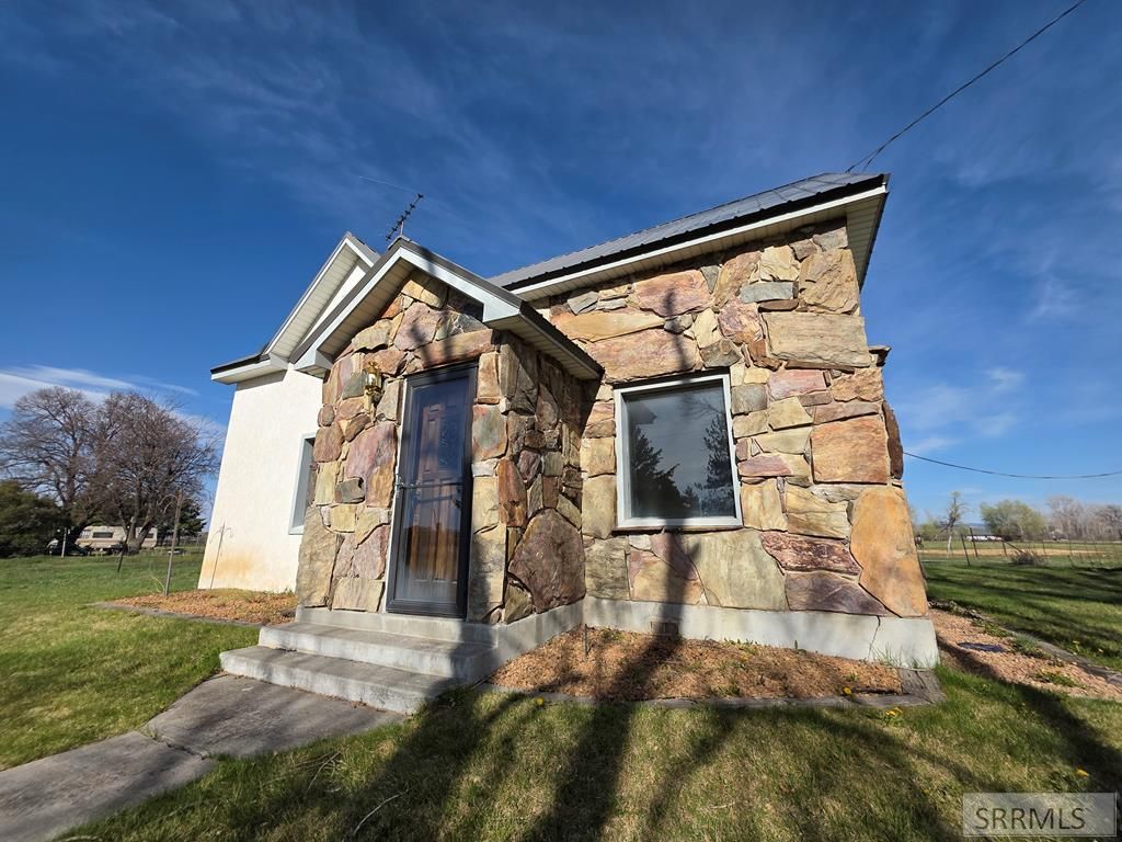 Image 17 of property listing at 6850 S 2000 W, Rexburg, ID 83440