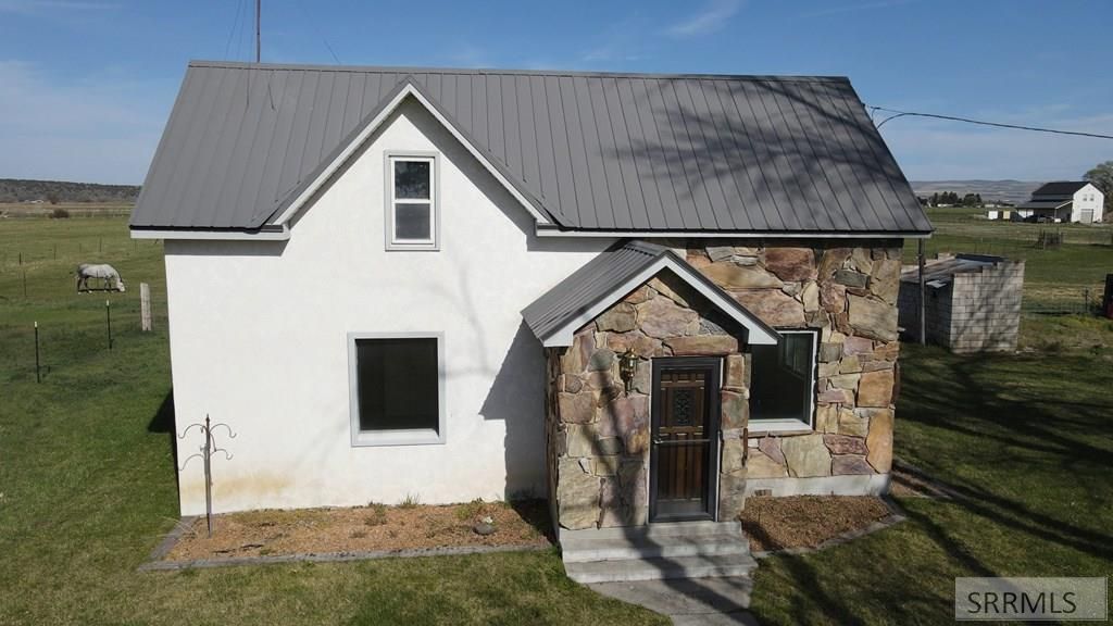 Image 2 of property listing at 6850 S 2000 W, Rexburg, ID 83440