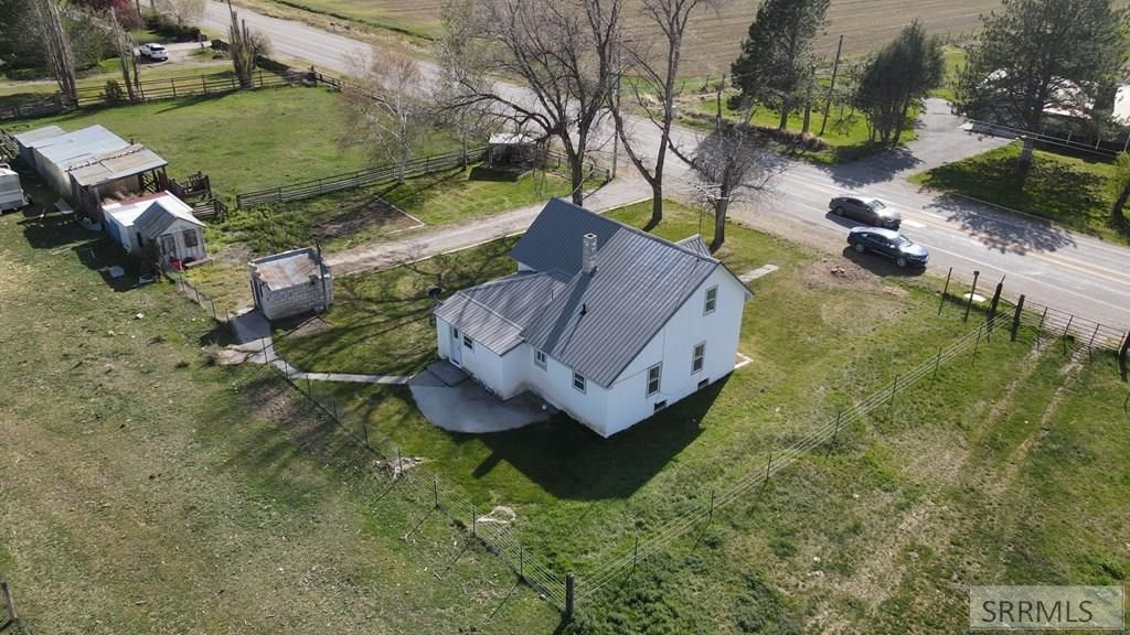 Image 4 of property listing at 6850 S 2000 W, Rexburg, ID 83440
