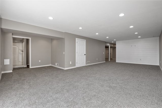 1206 Winchester Circle NE, Swisher, IA 52338