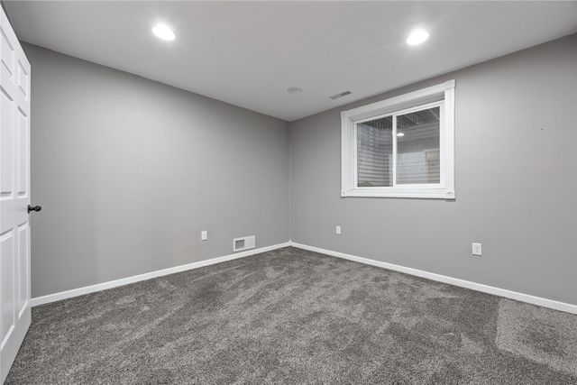 1206 Winchester Circle NE, Swisher, IA 52338