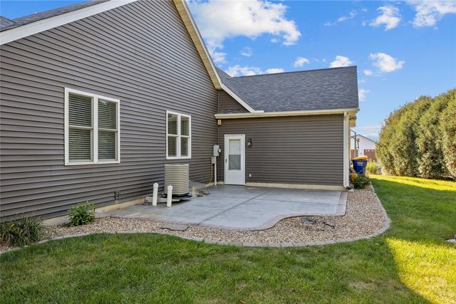 1206 Winchester Circle NE, Swisher, IA 52338