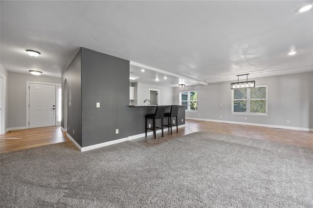 1206 Winchester Circle NE, Swisher, IA 52338