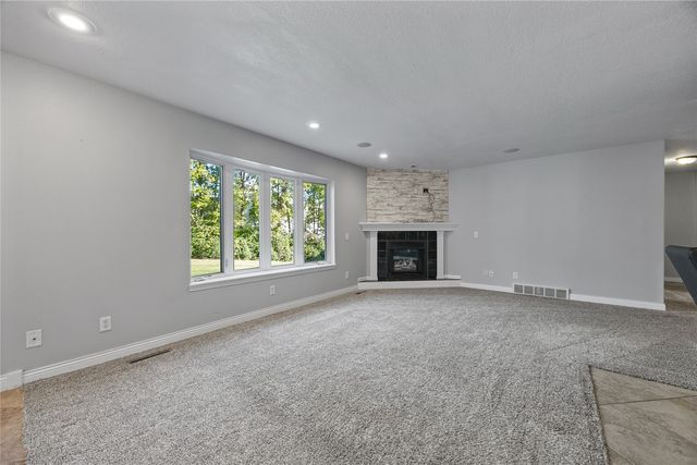 1206 Winchester Circle NE, Swisher, IA 52338