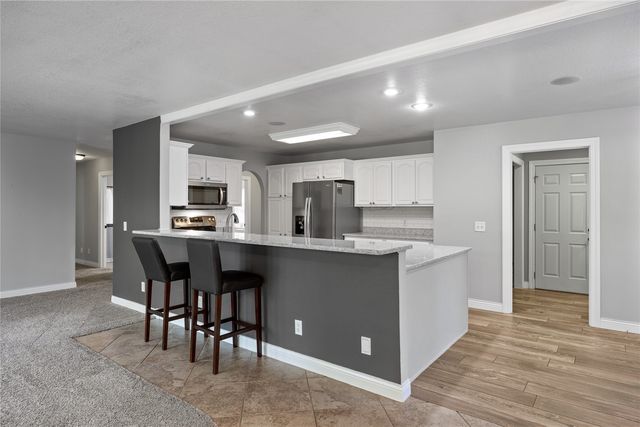 1206 Winchester Circle NE, Swisher, IA 52338