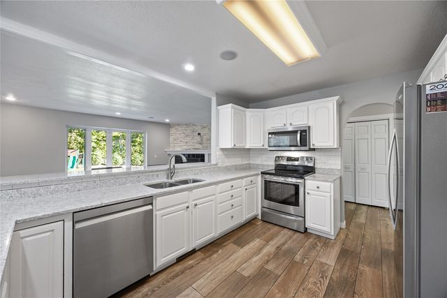 1206 Winchester Circle NE, Swisher, IA 52338