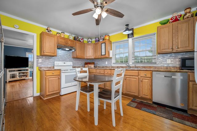 100 Stovall Dr, Huntland, TN 37345