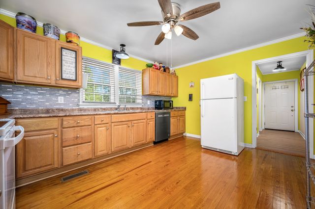 100 Stovall Dr, Huntland, TN 37345