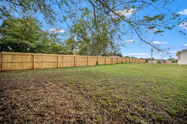 100 Stovall Dr, Huntland, TN 37345