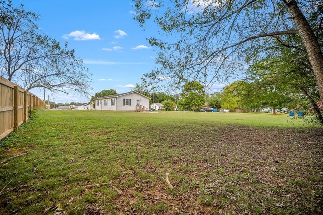 100 Stovall Dr, Huntland, TN 37345