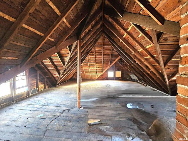 115 E COURT Street, Cambridge, IL 61238