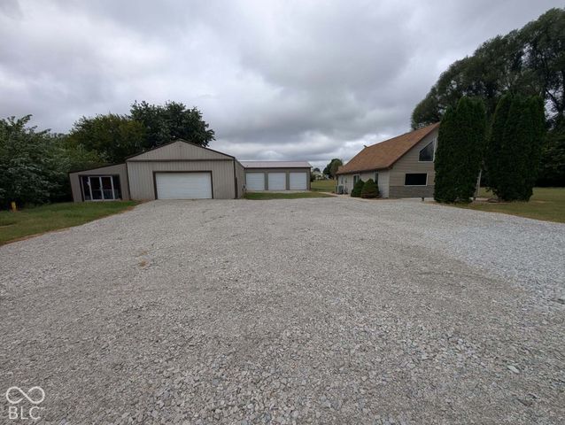 8041 S Crows Foot Place, Terre Haute, IN 47802