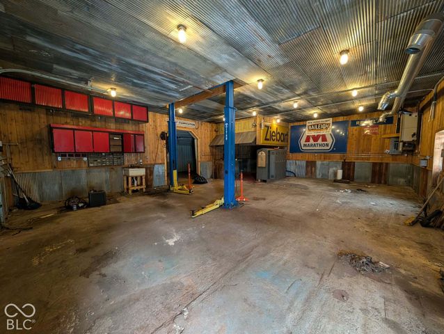 8041 S Crows Foot Place, Terre Haute, IN 47802