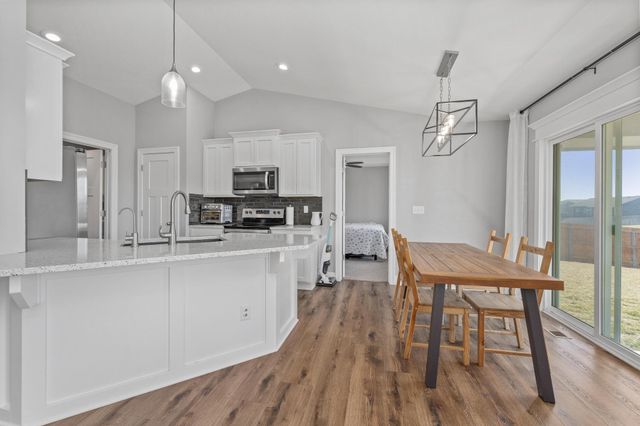 2203 E Watercress St, Andover, KS 67002