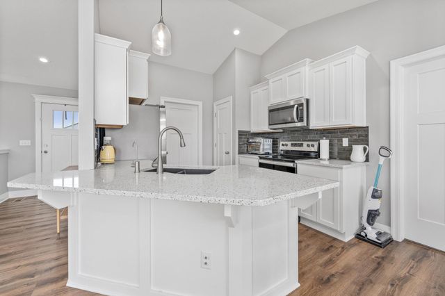 2203 E Watercress St, Andover, KS 67002