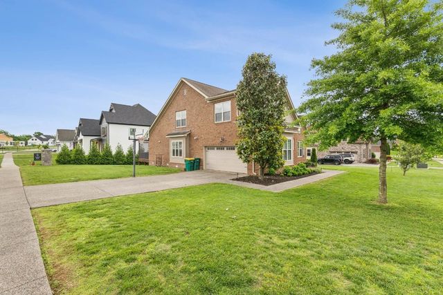 1384 Round Hill Lane, Spring Hill, TN 37174