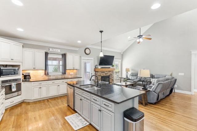 1384 Round Hill Lane, Spring Hill, TN 37174