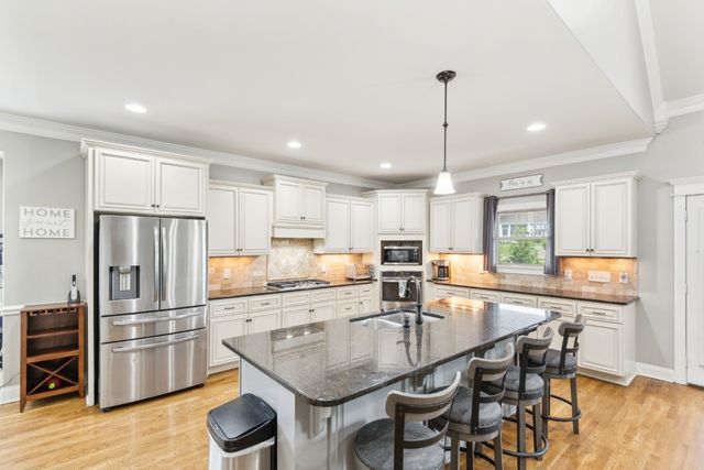 1384 Round Hill Lane, Spring Hill, TN 37174