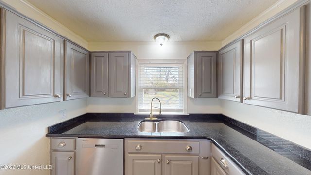 665 Salem Avenue, Holly Springs, MS 38635