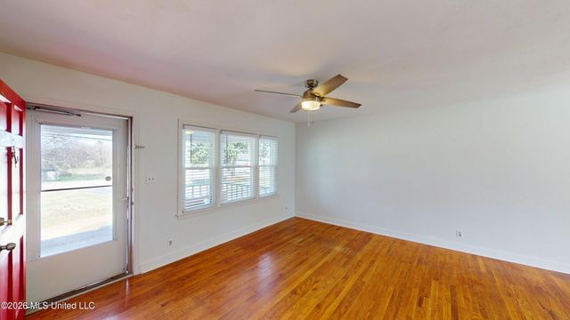 665 Salem Avenue, Holly Springs, MS 38635