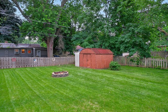 221 N Dorchester Avenue, Wheaton, IL 60187