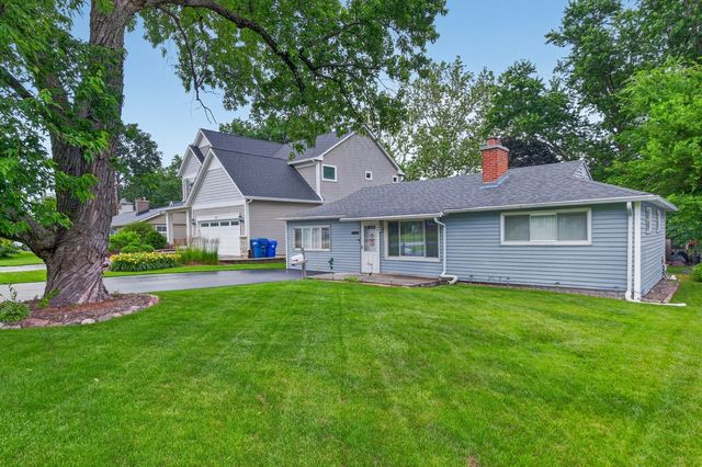 221 N Dorchester Avenue, Wheaton, IL 60187
