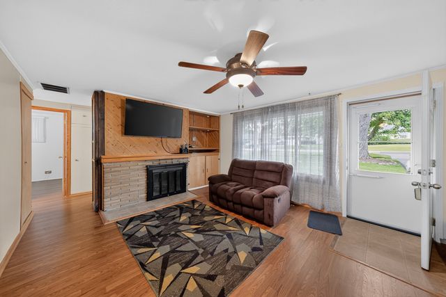 221 N Dorchester Avenue, Wheaton, IL 60187