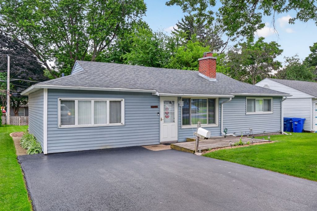 221 N Dorchester Avenue, Wheaton, IL 60187