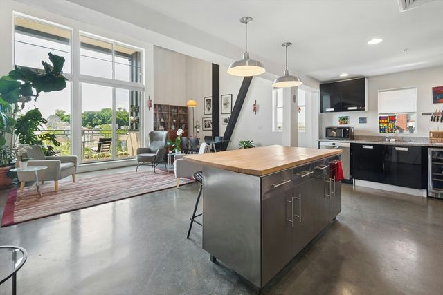 950 Broadway 36, Chelsea, MA 02150