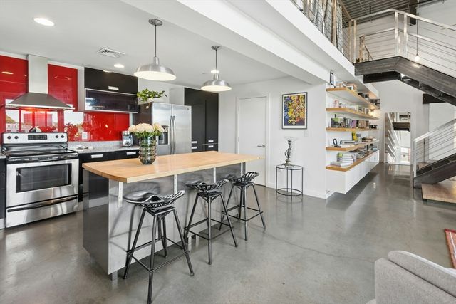 950 Broadway 36, Chelsea, MA 02150