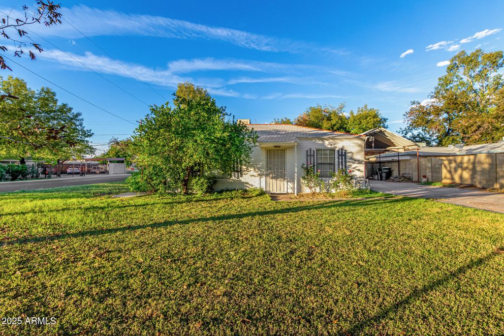 2546 W AUGUSTA Avenue, Phoenix, AZ 85051