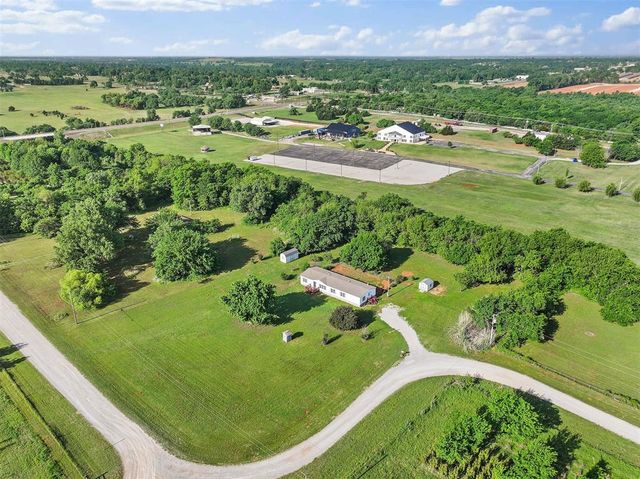 201 Burntwood Drive, Tuttle, OK 73089