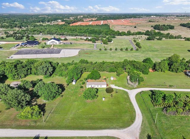 201 Burntwood Drive, Tuttle, OK 73089