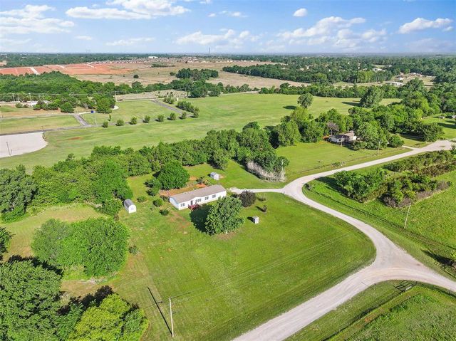201 Burntwood Drive, Tuttle, OK 73089