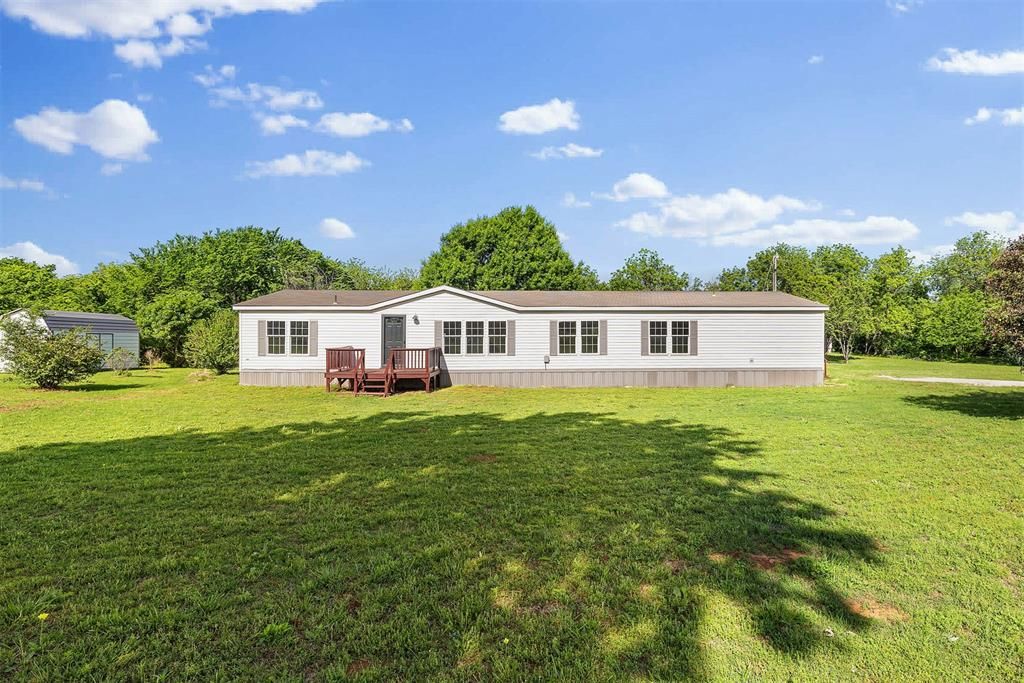 201 Burntwood Drive, Tuttle, OK 73089