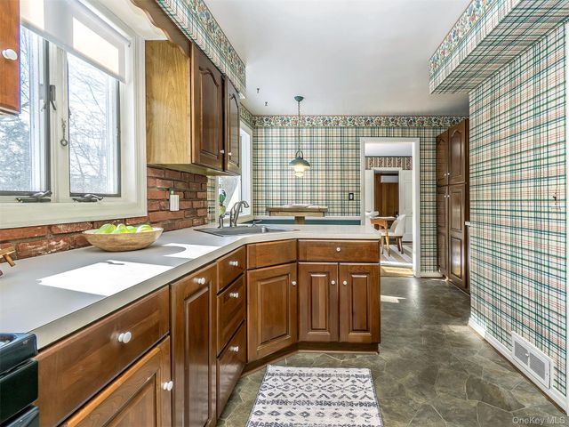 24 Orchard Farm Road, Port Washington, NY 11050