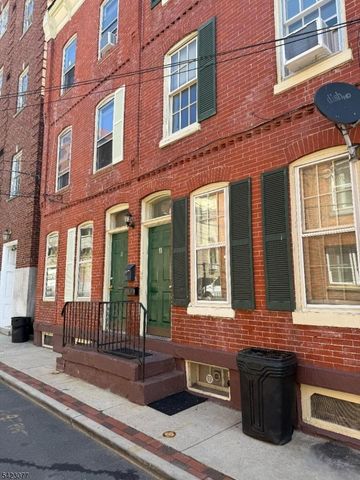 6 Peace St, Trenton City, NJ 08608