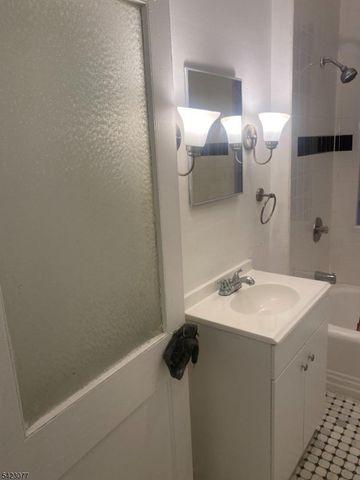 6 Peace St, Trenton City, NJ 08608