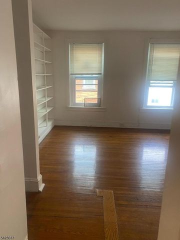 6 Peace St, Trenton City, NJ 08608