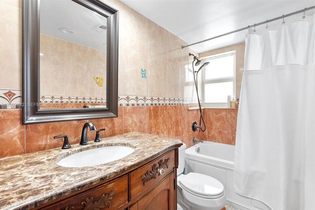 1000 NE 12th Avenue 408, Hallandale Beach, FL 33009