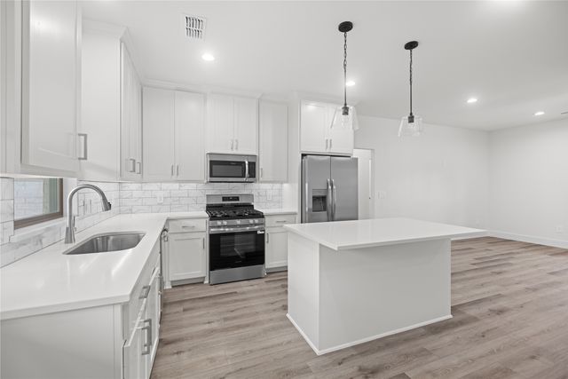 209 W Bonham Street, Tom Bean, TX 75489